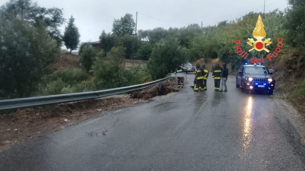 Ondata di maltempo da Nord a Sud. Bologna invasa dall'acqua, a Palermo allagato l'aeroporto